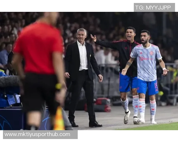 舍伍德指出戈麦斯抬脚过高应被红牌罚下前英超裁判对此表示认同